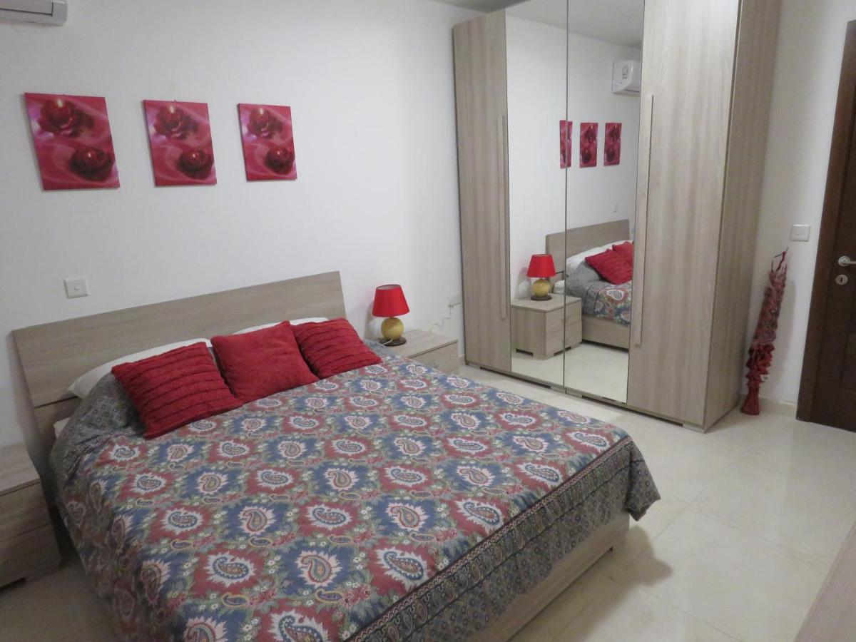 Aquamarine Sea Front Apartments - Second Floor Марсаскала Екстериор снимка