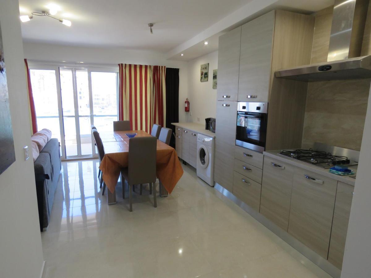 Aquamarine Sea Front Apartments - Second Floor Марсаскала Екстериор снимка